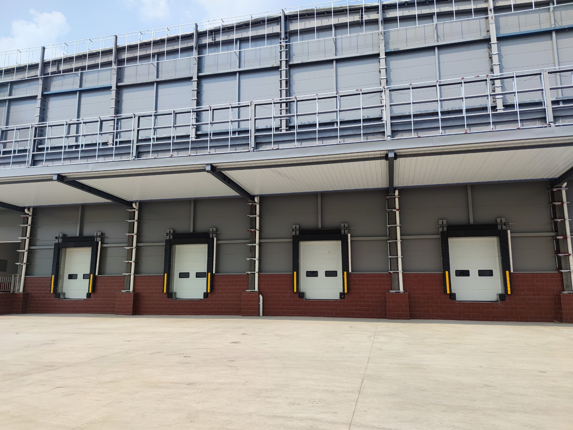 观马门业装卸货平台设备助力泰森食品南通新工厂
